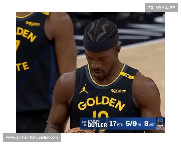 巴特勒赛前为勇士球迷签名30号球衣引发热烈反响 巴特勒赛前为勇士球迷签名30号球衣引发热烈反响